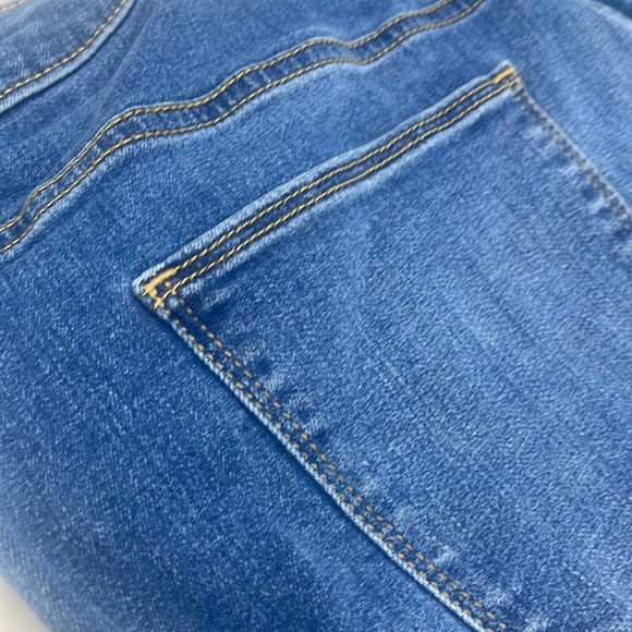 Universal Thread High Rise Medium Wash Blue Denim Skinny Jeans - Picture 8 of 9